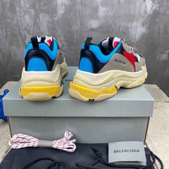 Balenciaga Triple S Women's Sneakers size 9 - Picture 8 of 8